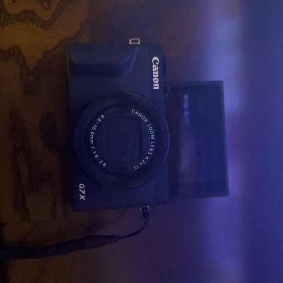 Canon G7X Mark III - Picture 2 of 2